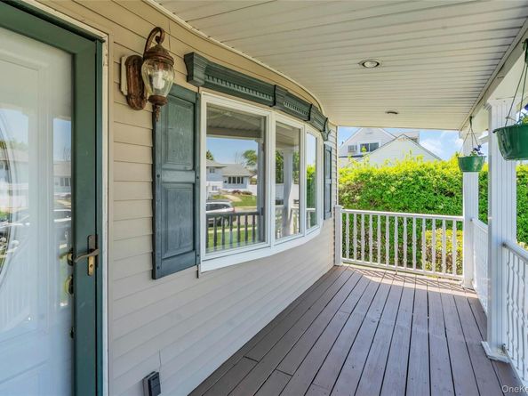 35 Peachtree Lane, Hicksville NY 11801