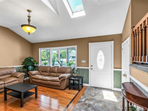 35 Peachtree Lane, Hicksville NY 11801