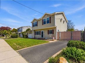 1433 Manatuck Boulevard, Bay Shore NY 11706