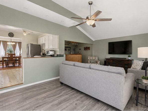1433 Manatuck Boulevard, Bay Shore NY 11706