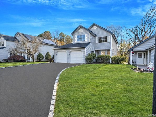 206 Dorado Court N, Middle Island NY 11953
