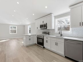 452 Montauk Highway, East Quogue NY 11942