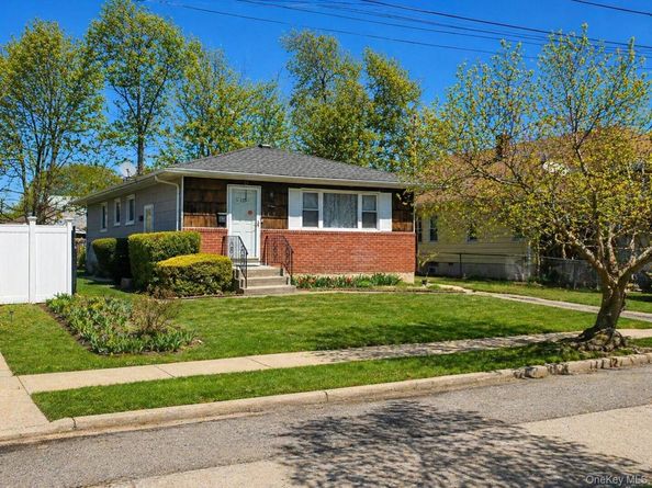 117 Woodside Avenue, Freeport NY 11520