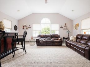 4 Mount Oak Place, Ridge NY 11961