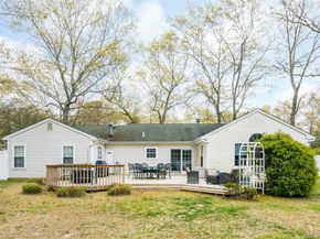 4 Mount Oak Place, Ridge NY 11961