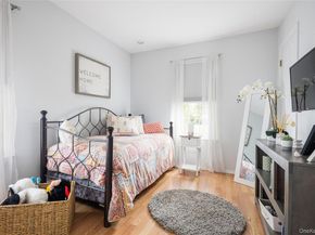 4 Mount Oak Place, Ridge NY 11961