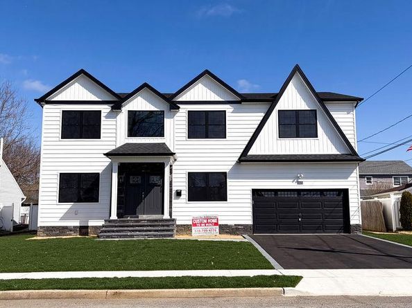 3421 Hawthorne Drive N, Wantagh NY 11793