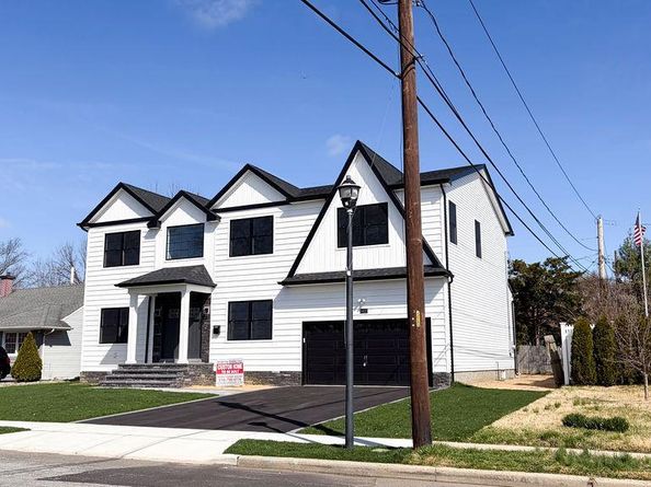 3421 Hawthorne Drive N, Wantagh NY 11793
