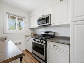 51 Edmunton Drive F18, North Babylon NY 11703