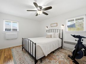51 Edmunton Drive F18, North Babylon NY 11703