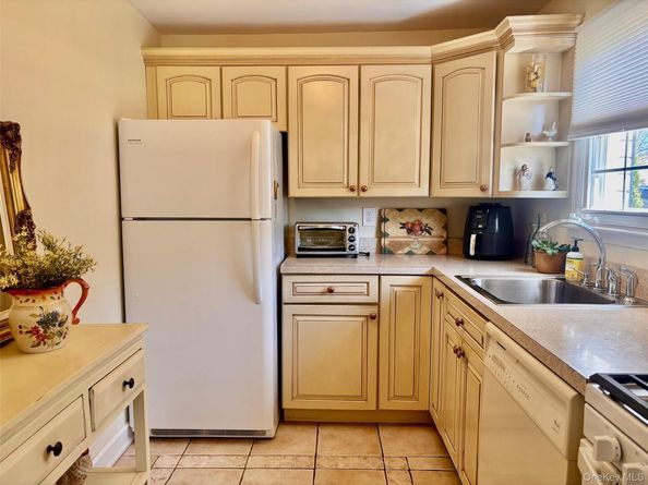 31-36 Wilshire Ln 3136, Oakdale NY 11769