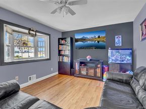 6 Norwalk Lane, Selden NY 11784