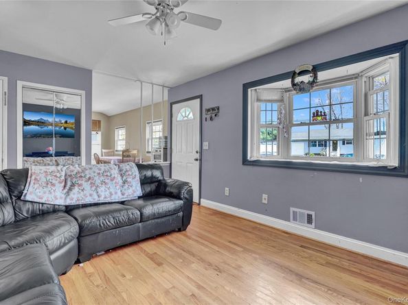 6 Norwalk Lane, Selden NY 11784