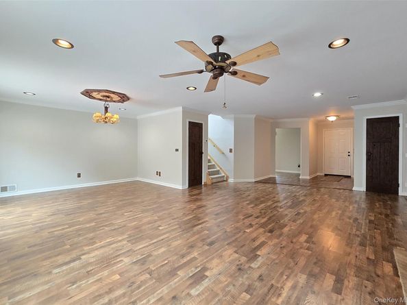 7 Peacock Path, Coram NY 11727