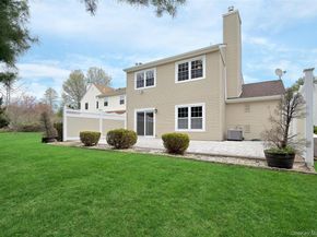 7 Peacock Path, Coram NY 11727