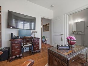 923 Roosevelt Way, Westbury NY 11590