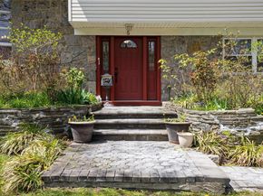 5 Highpoint Drive, Huntington NY 11743