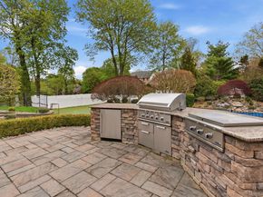9 Sage Brush Court, East Setauket NY 11733