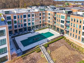 100 Garvies Point Road 1304, Glen Cove NY 11542