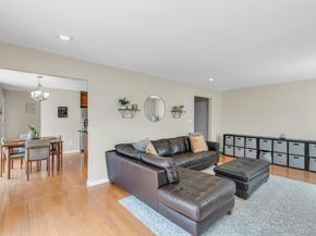 18 Daisy Court, Farmingdale NY 11735