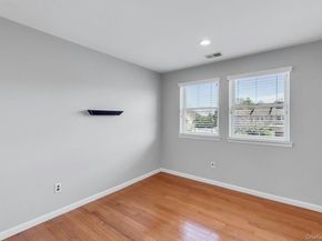 18 Daisy Court, Farmingdale NY 11735
