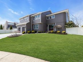 18 Daisy Court, Farmingdale NY 11735