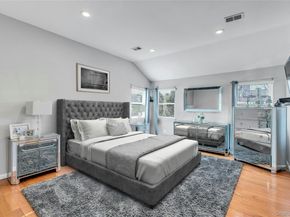 18 Daisy Court, Farmingdale NY 11735