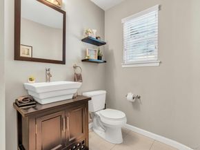 18 Daisy Court, Farmingdale NY 11735