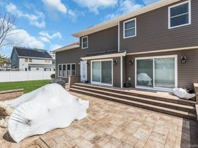 18 Daisy Court, Farmingdale NY 11735