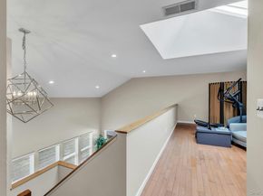 18 Daisy Court, Farmingdale NY 11735
