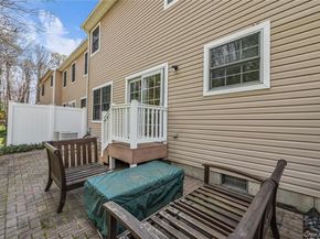 40 Eagle Circle, Bohemia NY 11716
