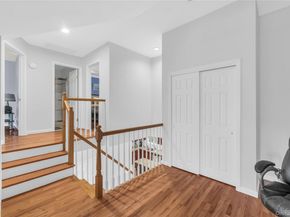 40 Eagle Circle, Bohemia NY 11716