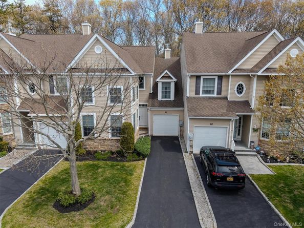 40 Eagle Circle, Bohemia NY 11716
