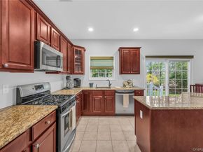 40 Eagle Circle, Bohemia NY 11716