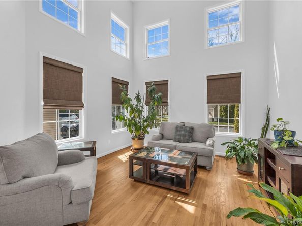 40 Eagle Circle, Bohemia NY 11716
