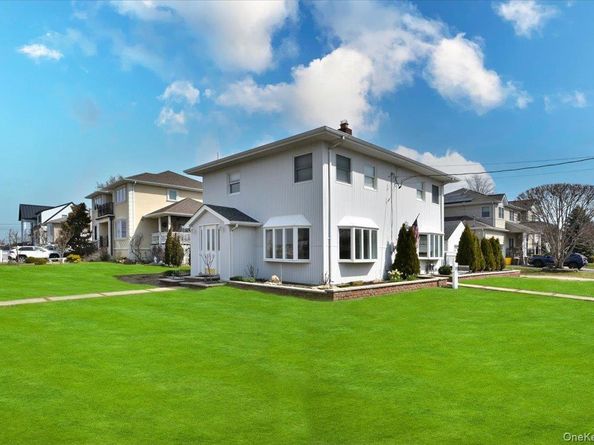 9 Cabot Road W, Massapequa NY 11758
