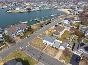 9 Cabot Road W, Massapequa NY 11758