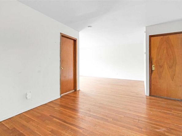 Undisclosed Address #880867, Flushing NY 11354