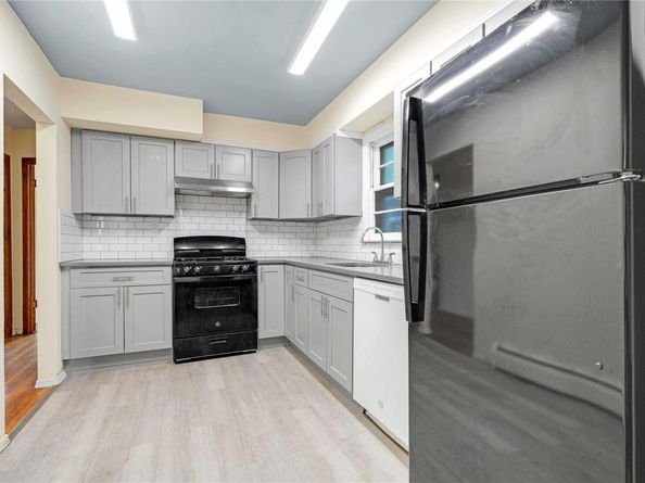Undisclosed Address #880867, Flushing NY 11354
