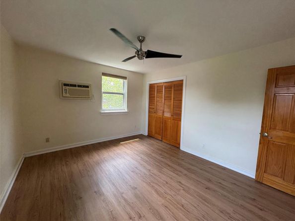 255-31 75 Avenue 2nd Floor, Glen Oaks NY 11004