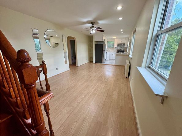 255-31 75 Avenue 2nd Floor, Glen Oaks NY 11004
