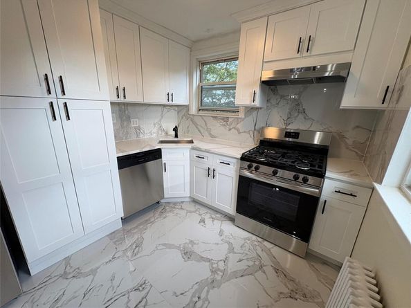 255-31 75 Avenue 2nd Floor, Glen Oaks NY 11004