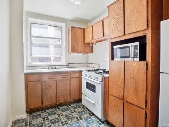 3215 Olinville Ave 4C, Bronx NY 10467