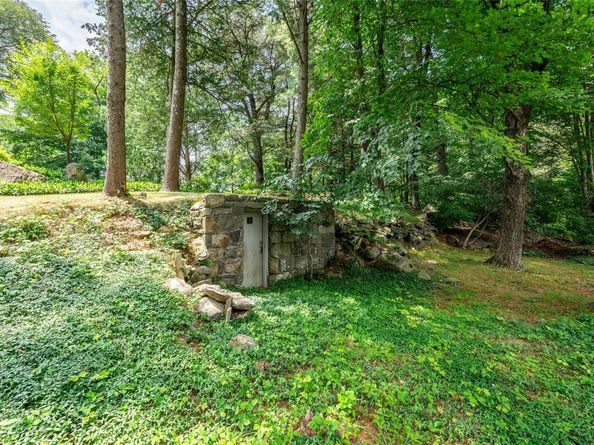 69 Whippoorwill Road, Armonk NY 10504
