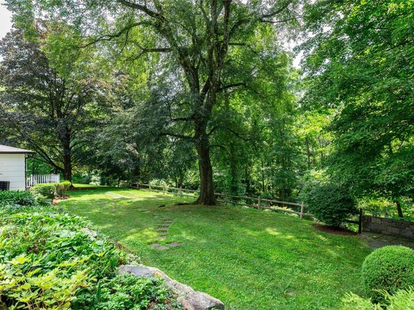 69 Whippoorwill Road, Armonk NY 10504