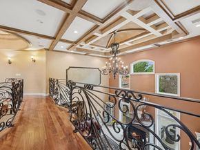 64-58 215th St, Bayside NY 11364