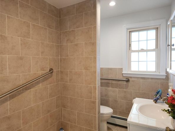 14 W Argyle Street, Valley Stream NY 11580