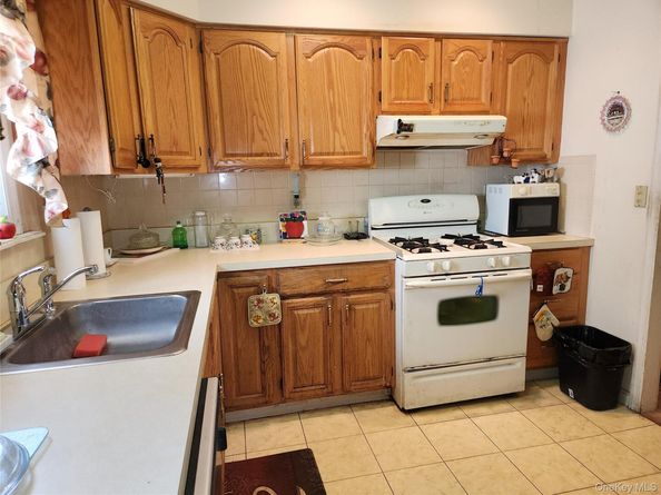14 W Argyle Street, Valley Stream NY 11580