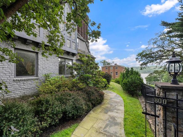 800 W 231st Street, Bronx NY 10463