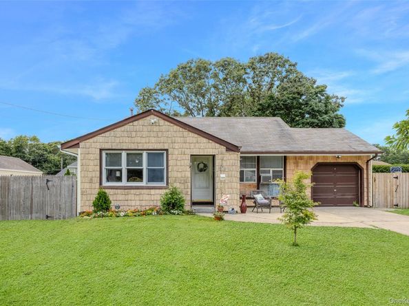 18 Mallard Avenue, Selden NY 11784